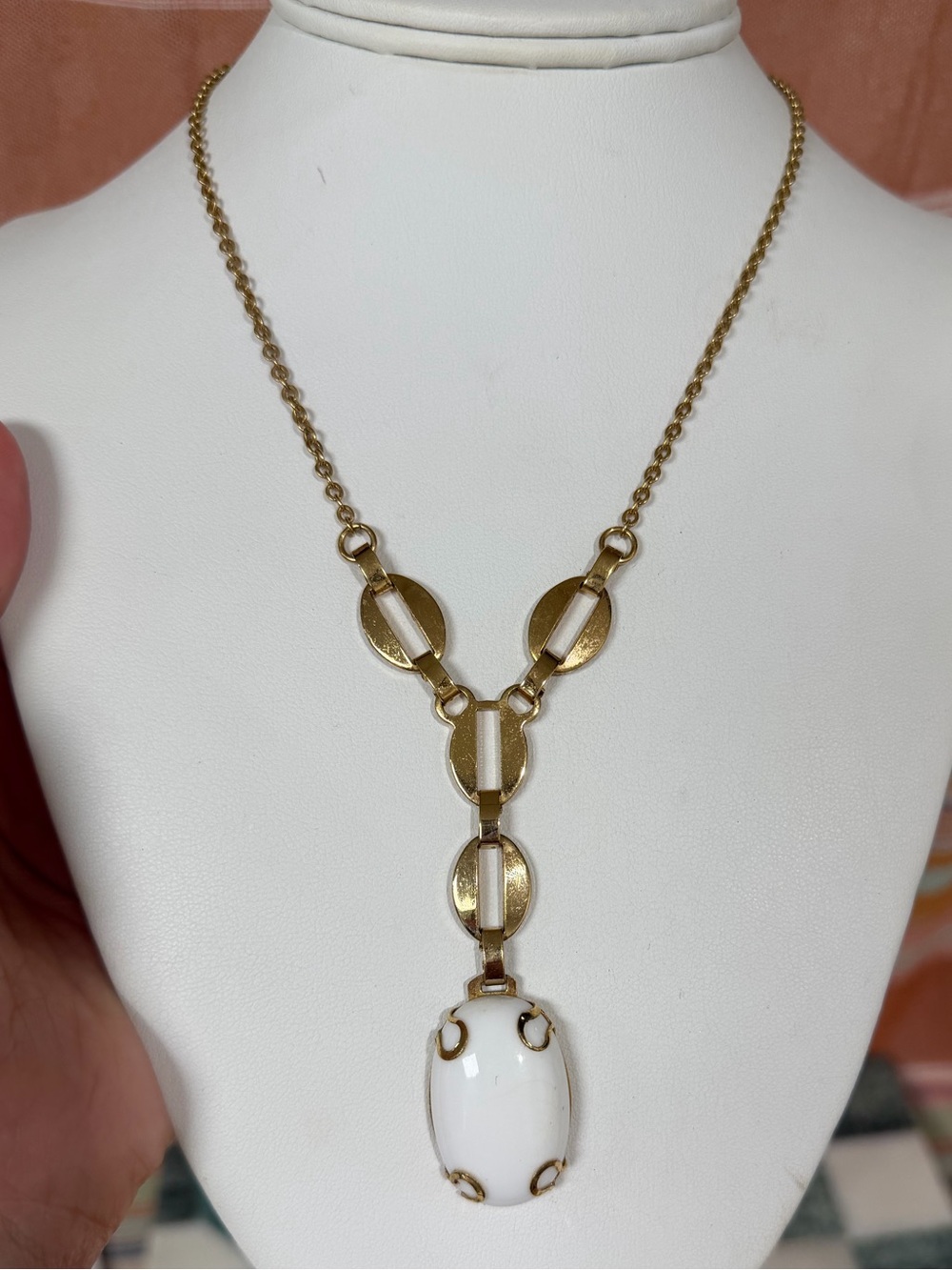 Avon Gold and White Pendant Link Necklace + Earring Set